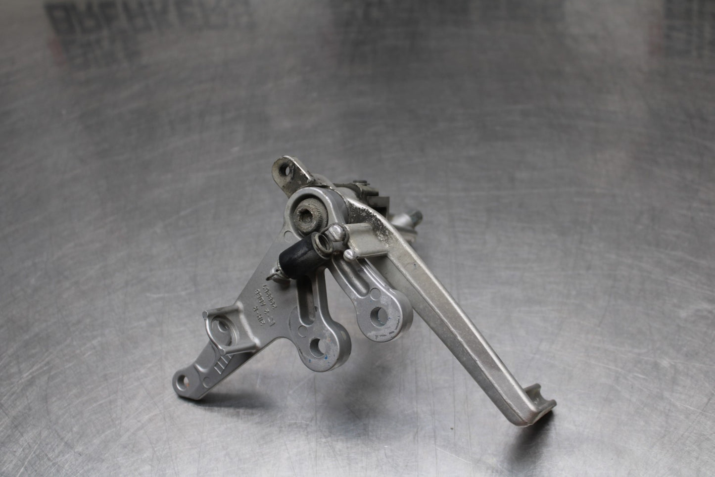 07 SUZUKI GSXR1000 RIGHT REARSET REAR SET DRIVER FOOT PEG REST STOP BB770