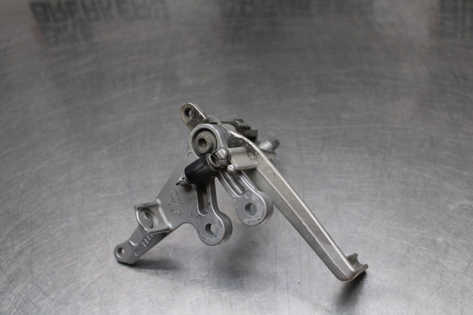 07 SUZUKI GSXR1000 RIGHT REARSET REAR SET DRIVER FOOT PEG REST STOP BB770