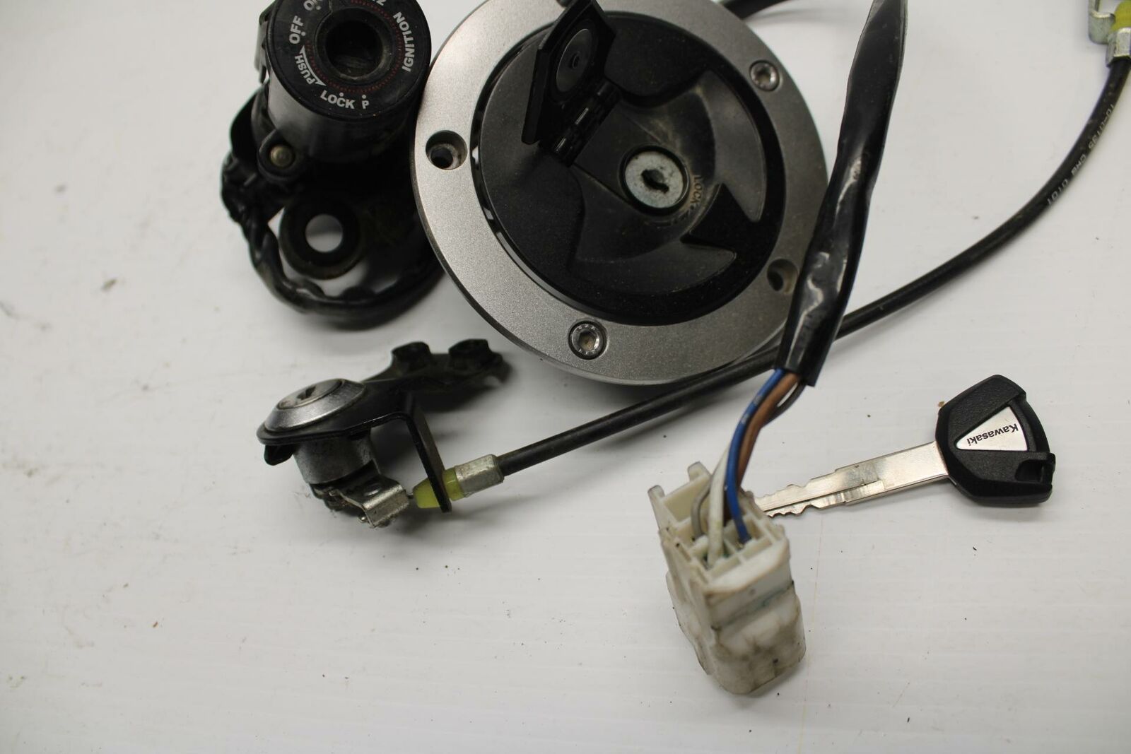 11-12 KAWASAKI Z1000 IGNITION LOCK KEY SET W/ GAS CAP AND SEAT LOCK BB249