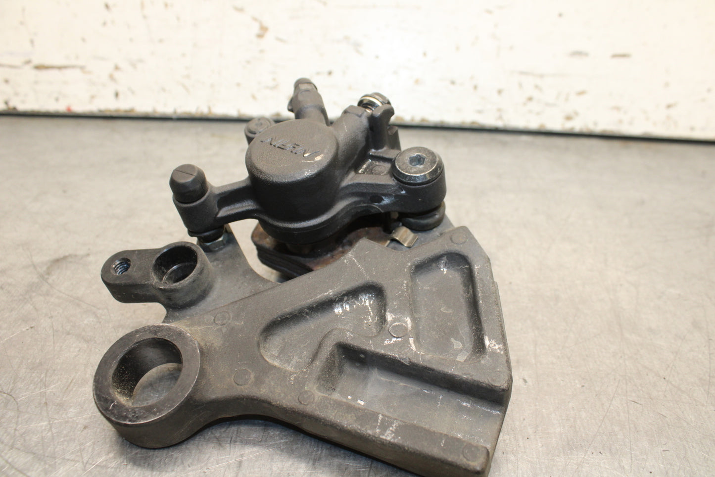 13-17 KAWASAKI NINJA ZX6R ZX636E REAR BACK BRAKE CALIPER W MOUNT BRACKET BB735