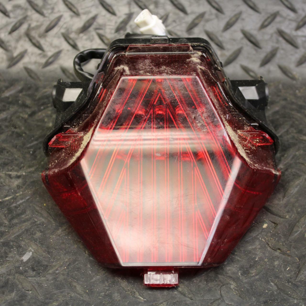 19 YAMAHA YZF R3 REAR TAIL TAILLIGHT BACK BRAKE LIGHT BB177