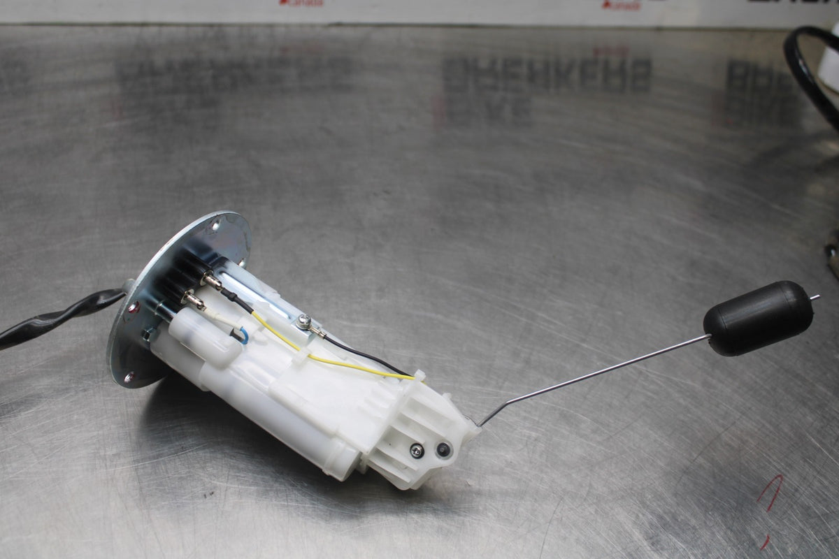 23-26 KAWASAKI NINJA ZX4RR FUEL PUMP GAS PETROL SENDER UNIT BB872