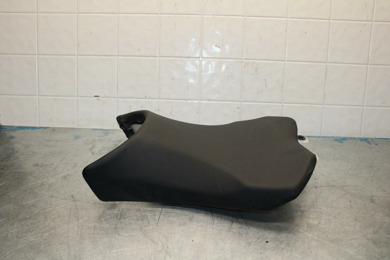 10-13 KAWASAKI Z1000 FRONT DRIVERS SEAT PAD SADDLE PILLION BB421