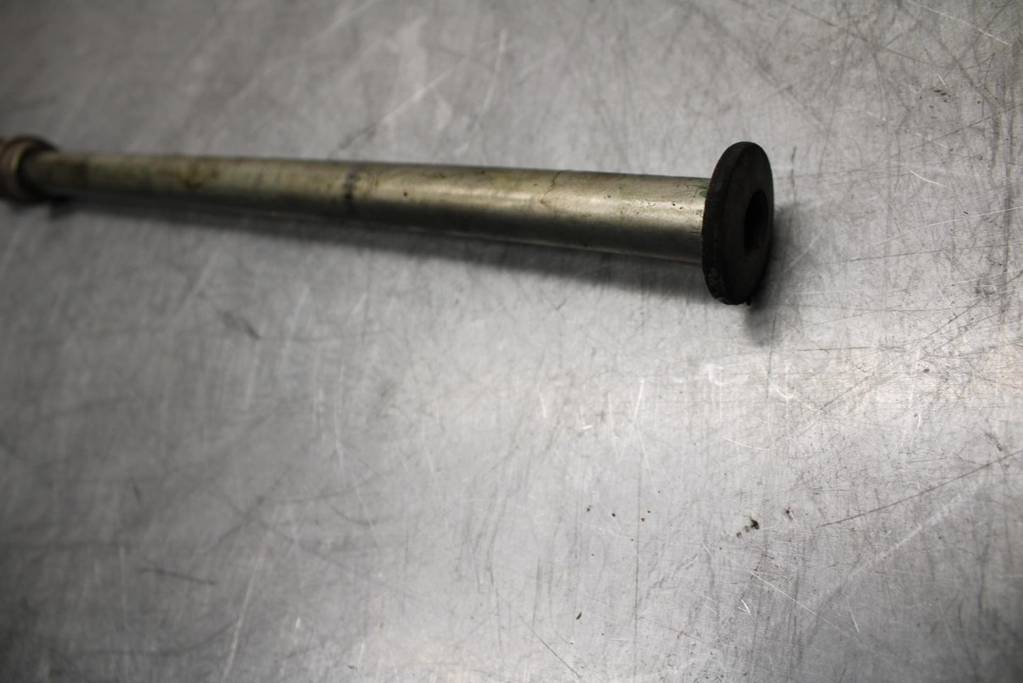 07-08 KAWASAKI CONCOURS 1400 ABS REAR AXLE BACK WHEEL RIM PIVOT BOLT AXEL BB449