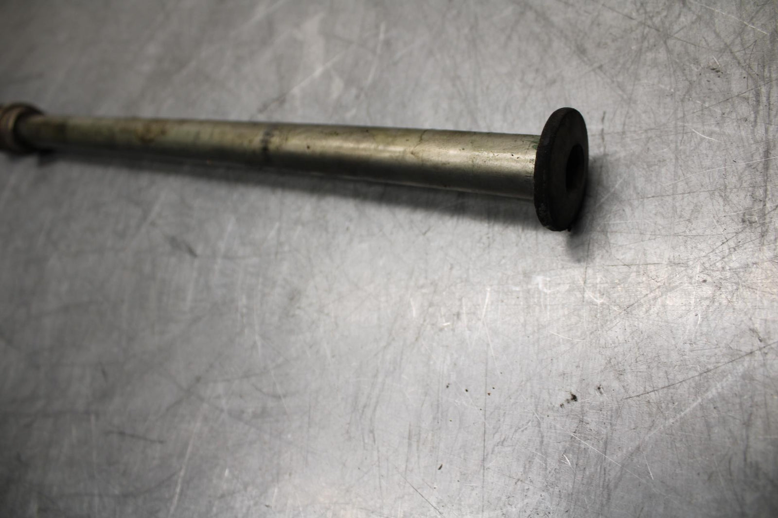 07-08 KAWASAKI CONCOURS 1400 ABS REAR AXLE BACK WHEEL RIM PIVOT BOLT AXEL BB449