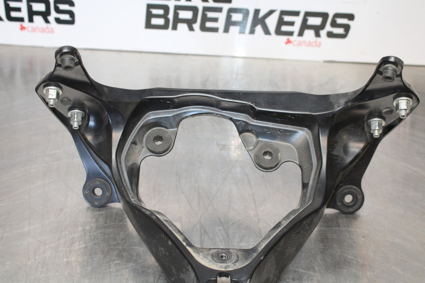 06-07 SUZUKI GSXR 600 UPPER FAIRING MIRROR GAUGES STAY BRACKET BB170