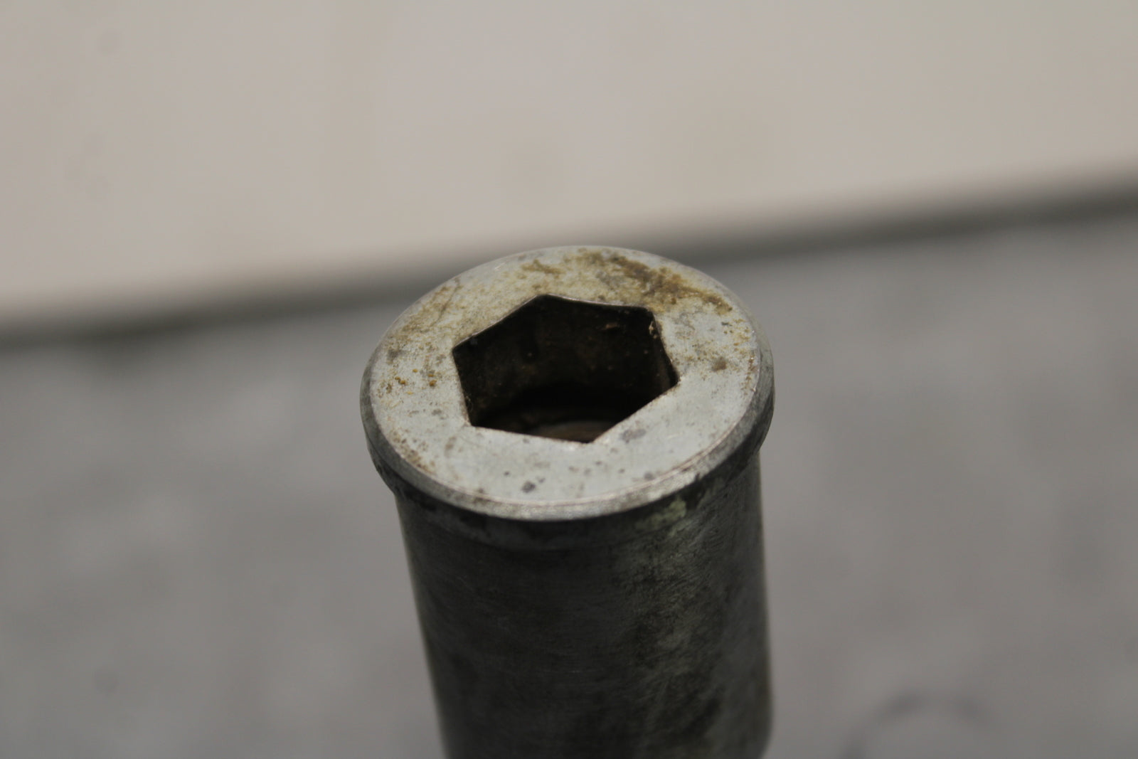 00-05 KAWASAKI NINJA ZX12R FRONT WHEEL RIM AXLE PIVOT BOLT BB121