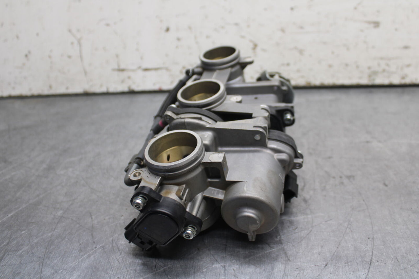 14-17 YAMAHA FZ09 MAIN FUEL INJECTORS / THROTTLE BODIES BB111