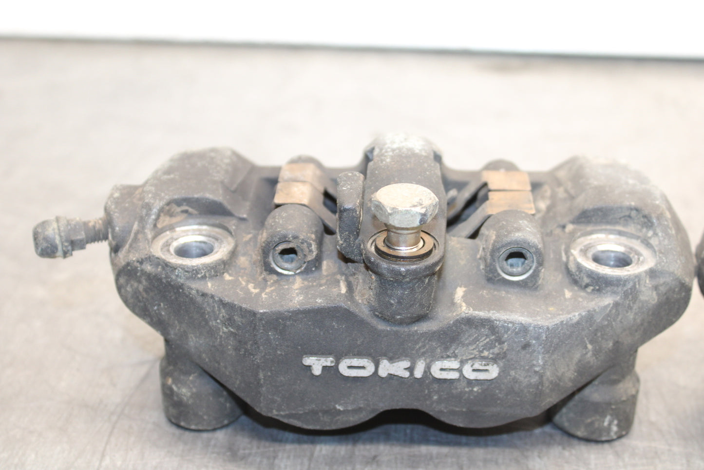 06-07 SUZUKI GSXR 600 RIGHT LEFT FRONT BRAKE CALIPER SET PAIR CALIPERS BB737