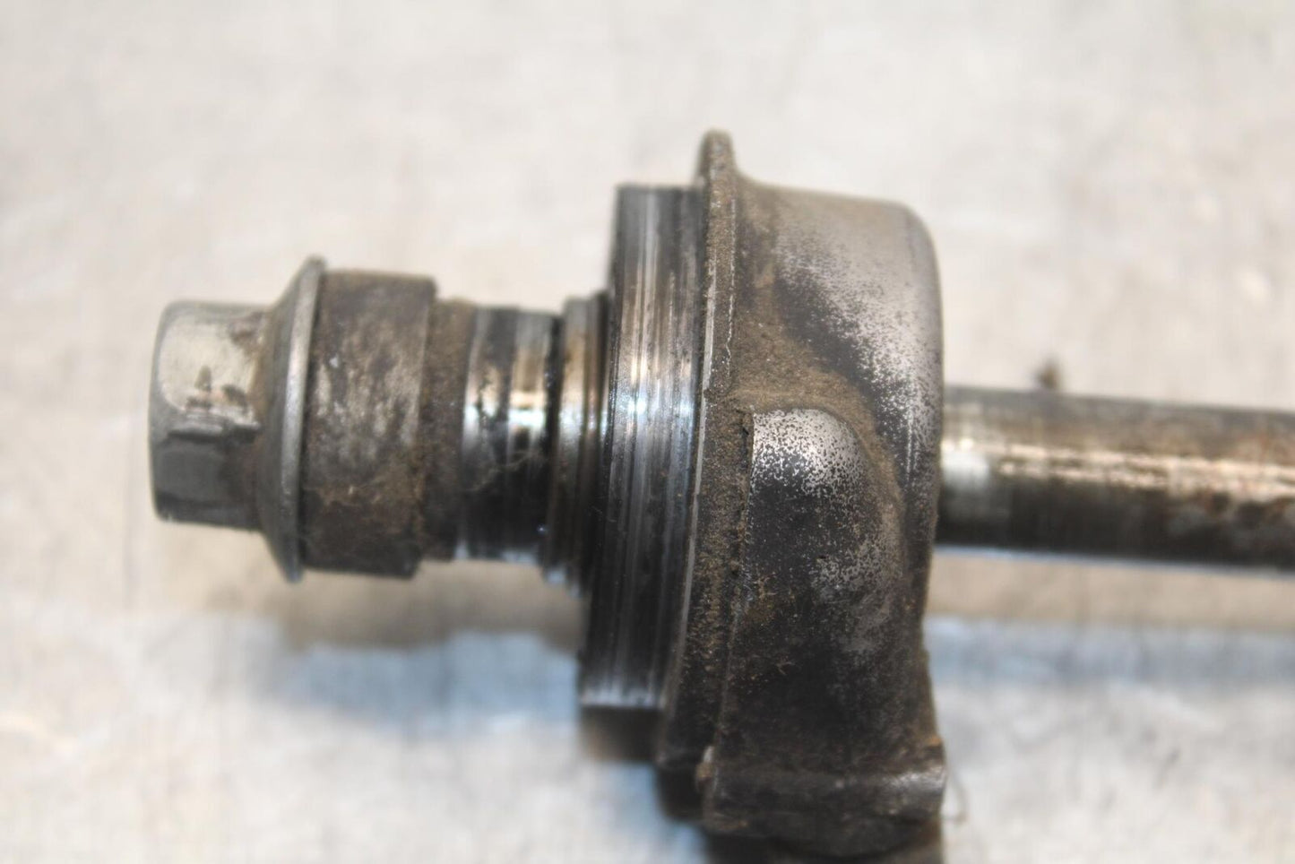1988 Yamaha FZ600 FRONT WHEEL RIM AXLE PIVOT BOLT 10W-25381-00-00 BB601