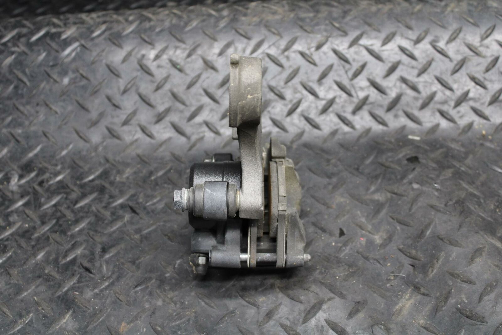 09-14 YAMAHA YZF R1 REAR BACK BRAKE CALIPER W MOUNT BRACKET BB196