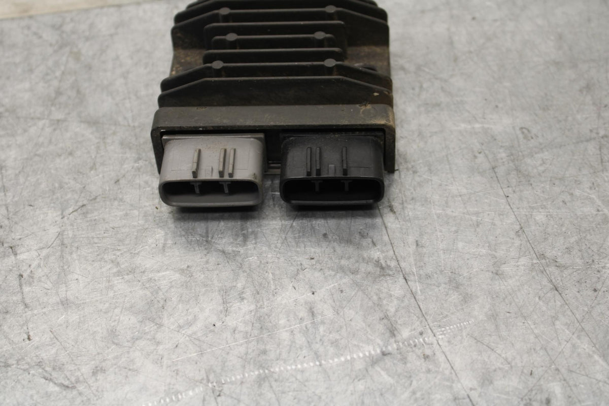 2015 Yamaha FZ09 RECTIFIER VOLTAGE REGULATOR 1D7-81960-01-00 BB54