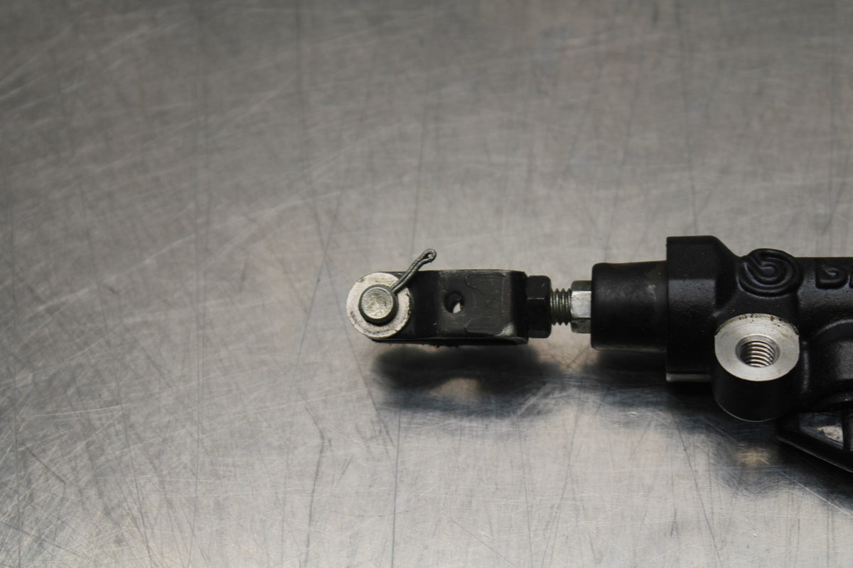 22-25 YAMAHA YZF R7 REAR BACK BRAKE MASTER CYLINDER W RESERVOIR BB769