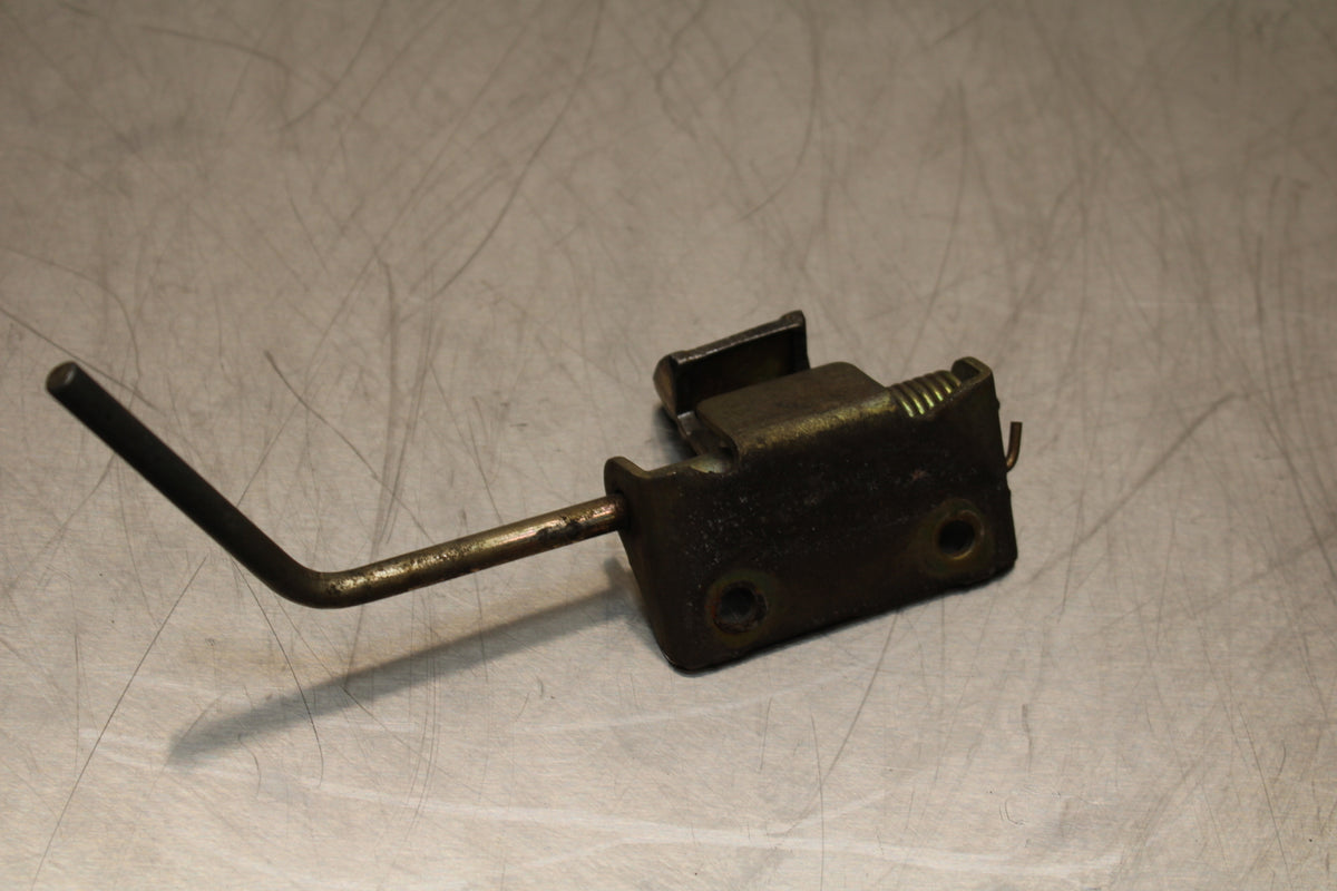 82 HONDA CT70 TRAIL SEAT LATCH  BB138