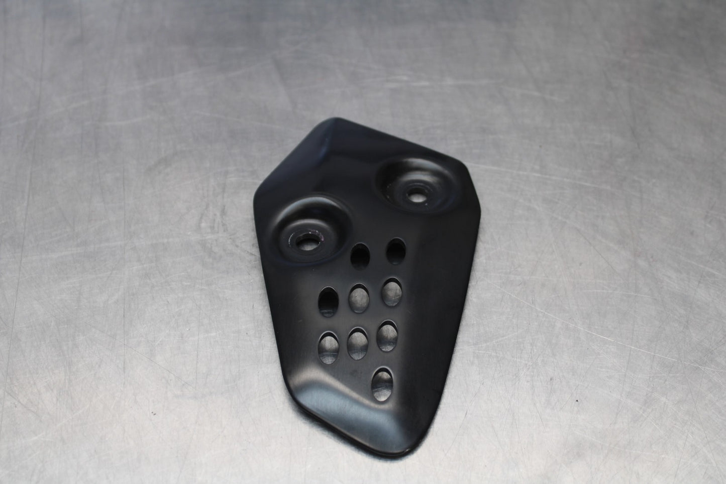 23-24 YAMAHA MT-07 LEFT REARSET REAR SET HEEL GUARD COVER  BB194