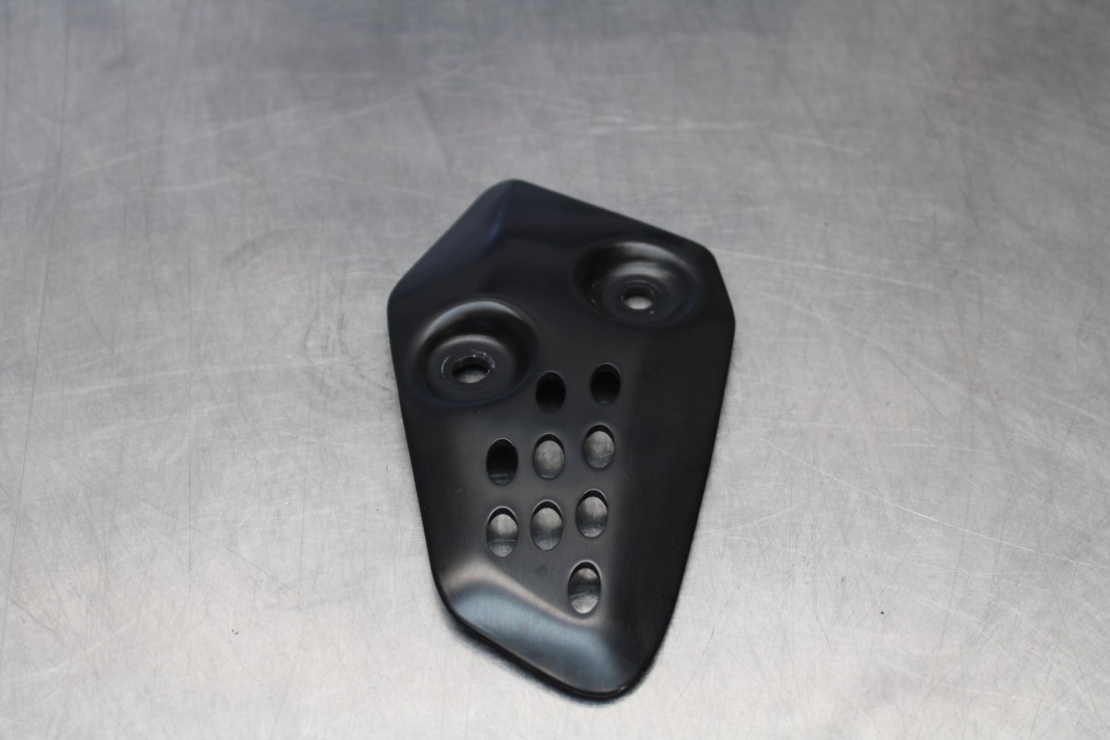 23-24 YAMAHA MT-07 LEFT REARSET REAR SET HEEL GUARD COVER  BB194