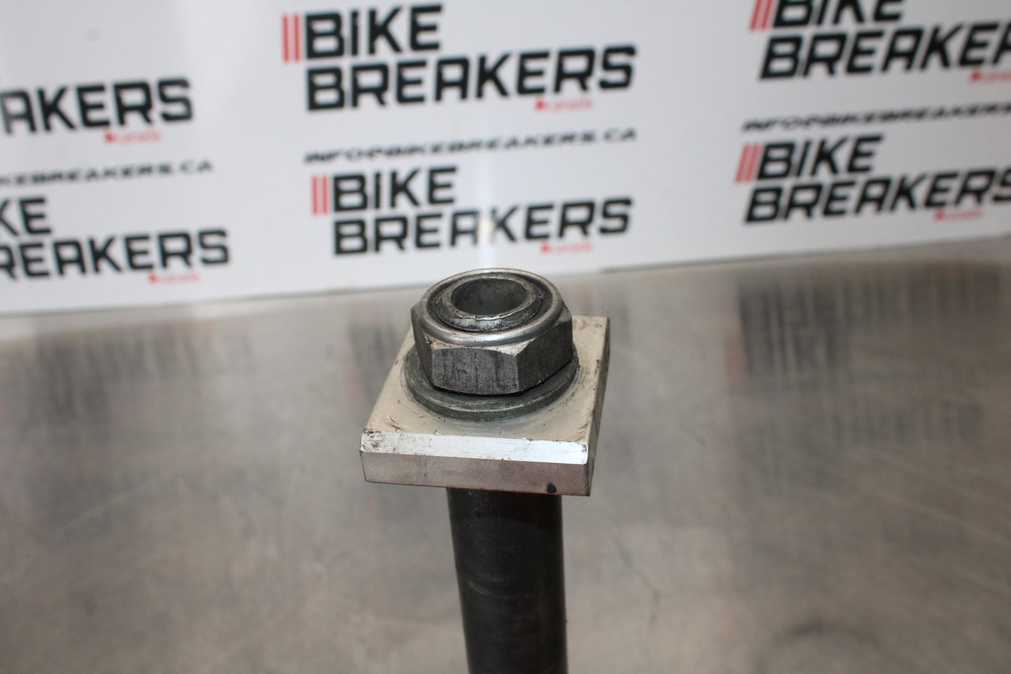 07-08 YAMAHA YZF R1 REAR AXLE BACK WHEEL RIM PIVOT BOLT AXEL BB160