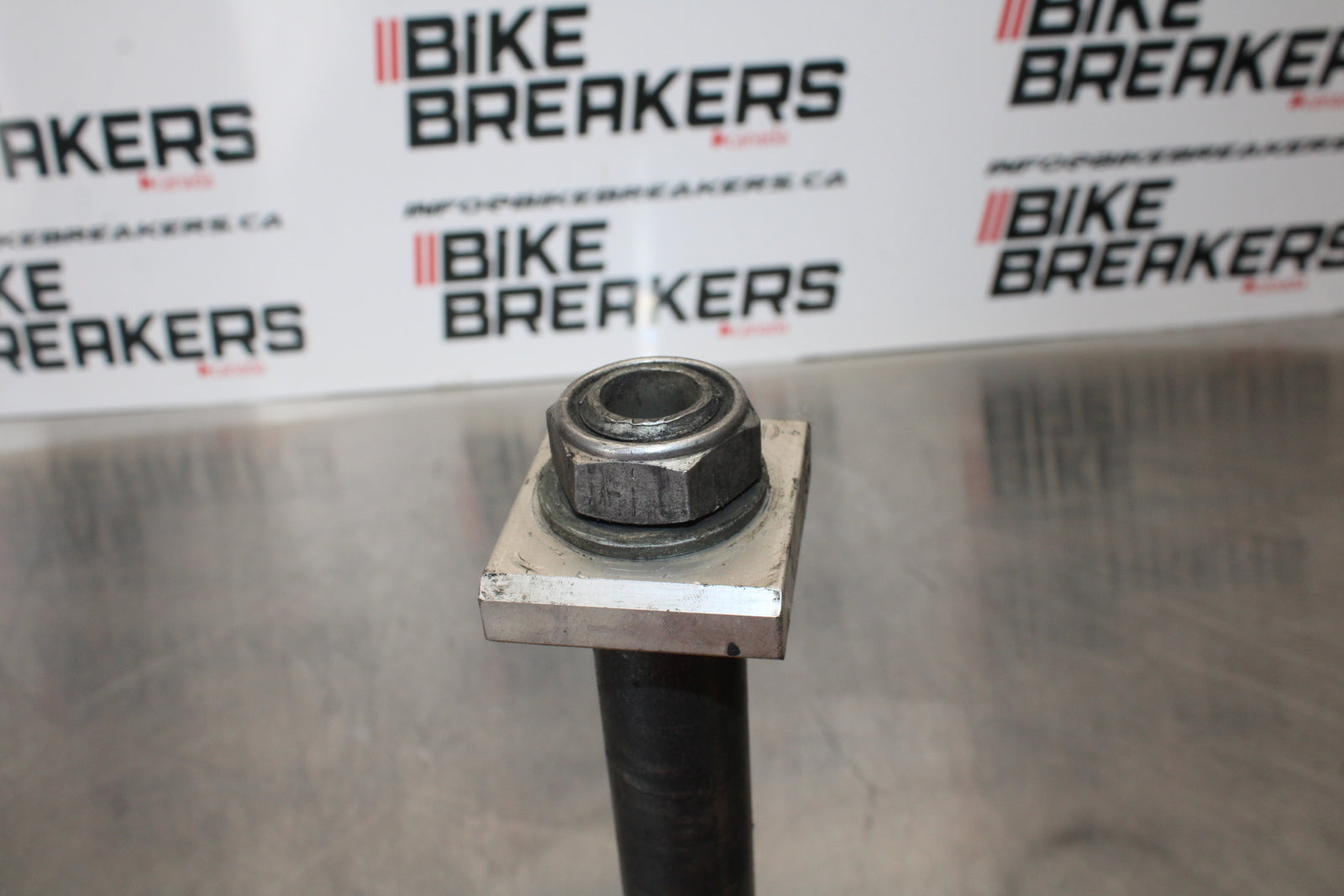 07-08 YAMAHA YZF R1 REAR AXLE BACK WHEEL RIM PIVOT BOLT AXEL BB160
