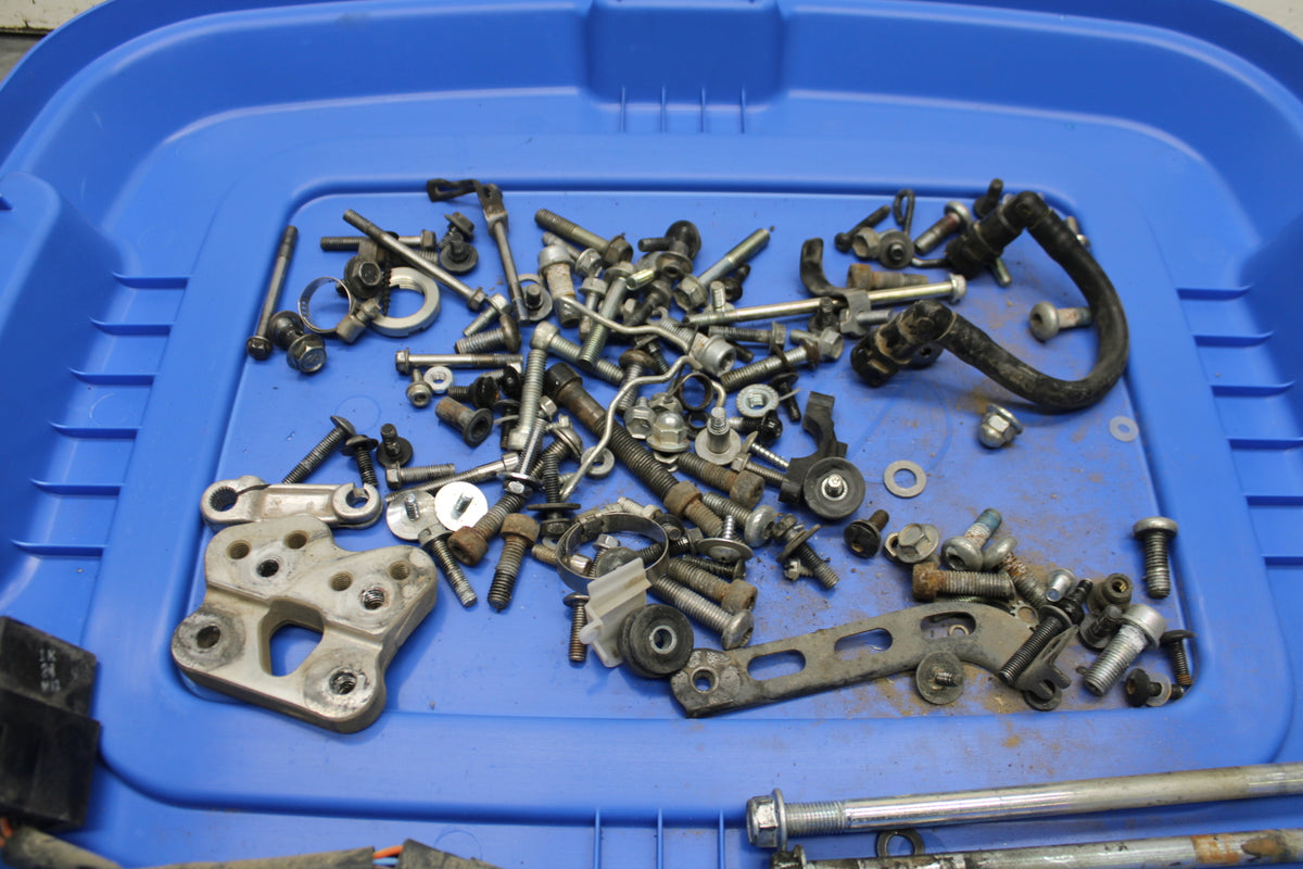 08-10 SUZUKI GSXR 600 MOUNTING BOLTS HARDWARE MOTOR SCREWS  BB721