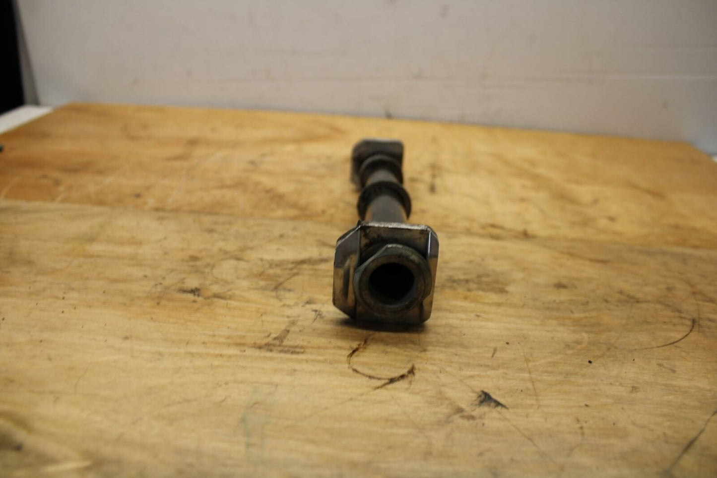 04-05 SUZUKI GSXR600 REAR AXLE BACK WHEEL RIM PIVOT BOLT AXEL BB329