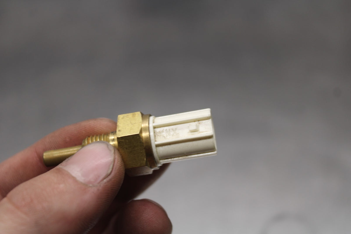 25 KAWASAKI Z900 COOLANT TEMPERATURE SENSOR RADIATOR THERMOSENSOR BB928
