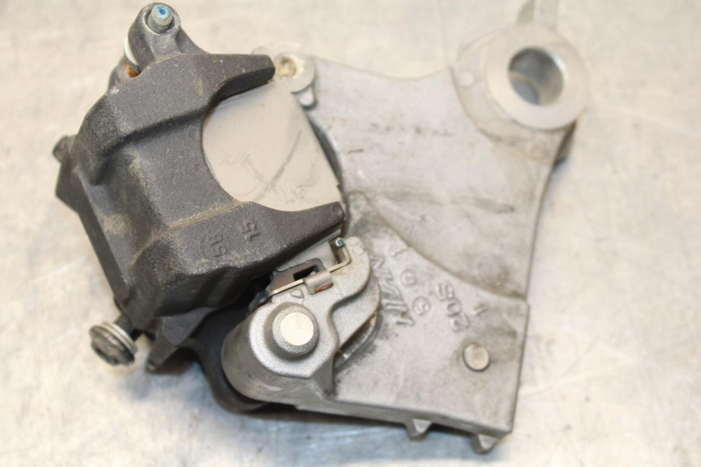 2015 Yamaha FZ09 REAR BACK BRAKE CALIPER W MOUNT BRACKET BB69