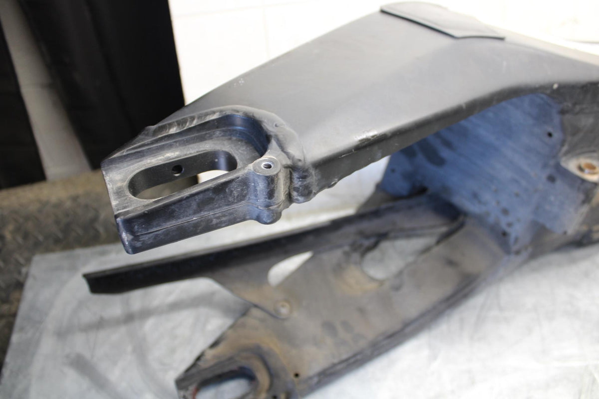 2009 Yamaha YZF R6 REAR SWINGARM BACK SUSPENSION SWING ARM 13S-22110-00-00 BB532