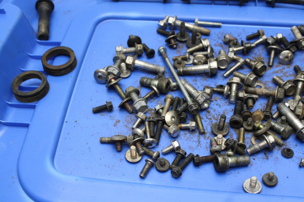 05 TRIUMPH ROCKET III MOUNTING BOLTS HARDWARE MOTOR SCREWS BB186