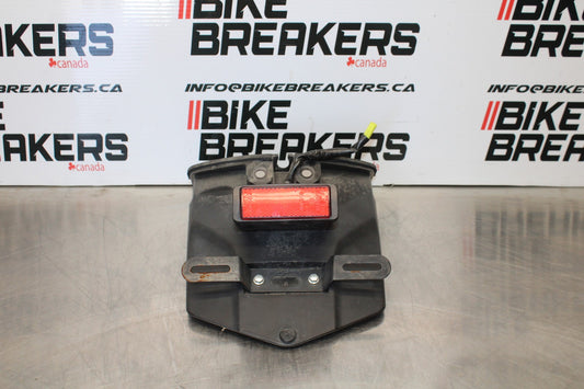 09 YAMAHA V STAR 950 LICENSE PLATE LIGHT & BRACKET MOUNT BB172