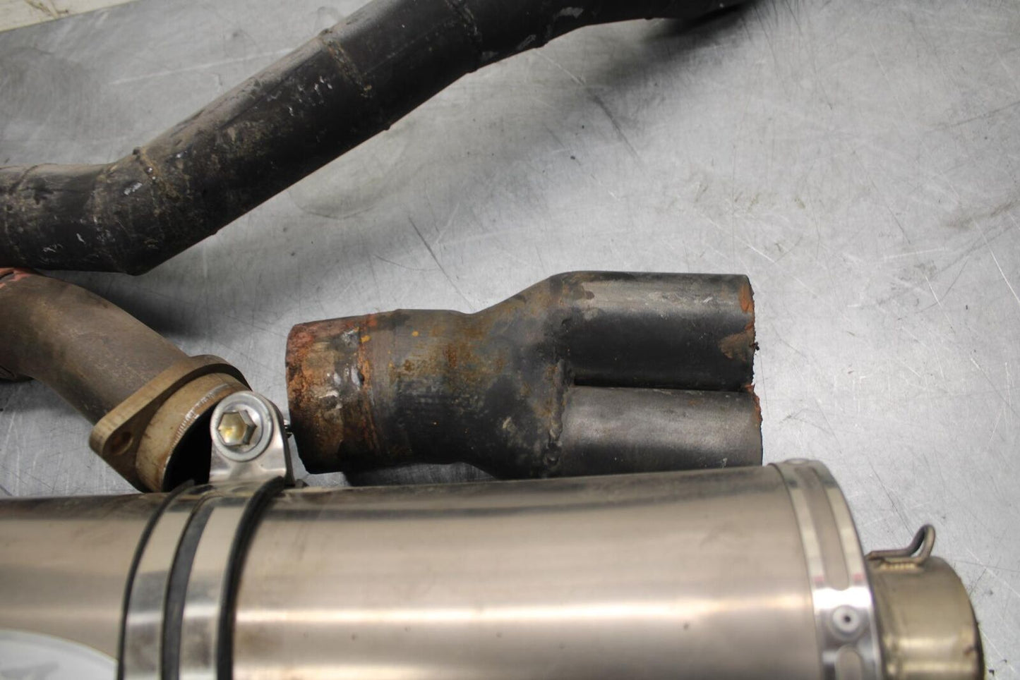 1998 Suzuki TL1000S AFTERMARKET FULL EXHAUST SYSTEM HEADERS PIPE MUFFLER BB508