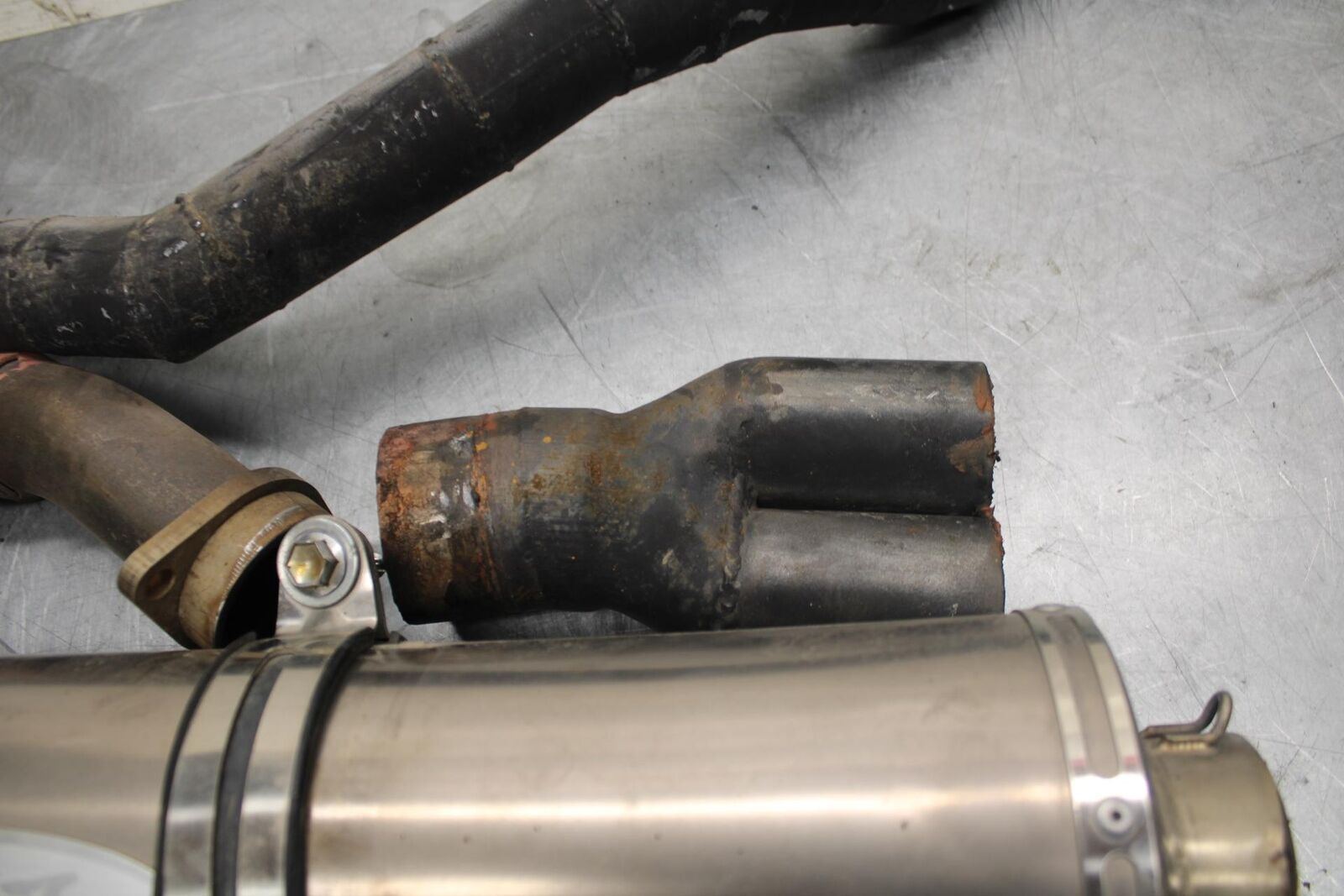 1998 Suzuki TL1000S AFTERMARKET FULL EXHAUST SYSTEM HEADERS PIPE MUFFLER BB508