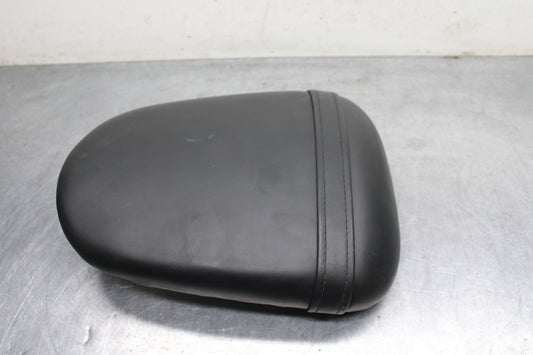 09 SUZUKI GSXR600 REAR BACK PASSENGER TANDEM SEAT PAD SADDLE PILLION BB759
