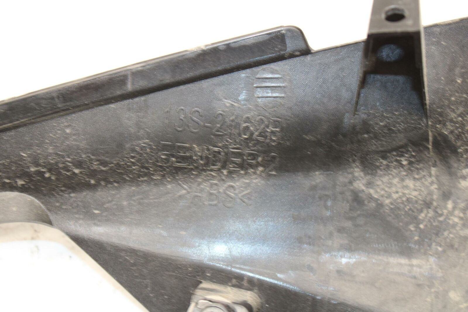 08-17 YAMAHA YZF R6 REAR BACK TAIL FAIRING COWL SHROUD BB354