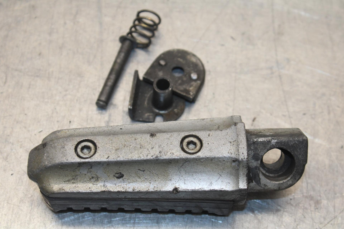 84-86 KAWASAKI GPZ900 REAR BACK PASSENGER PEG SET PAIR BB84