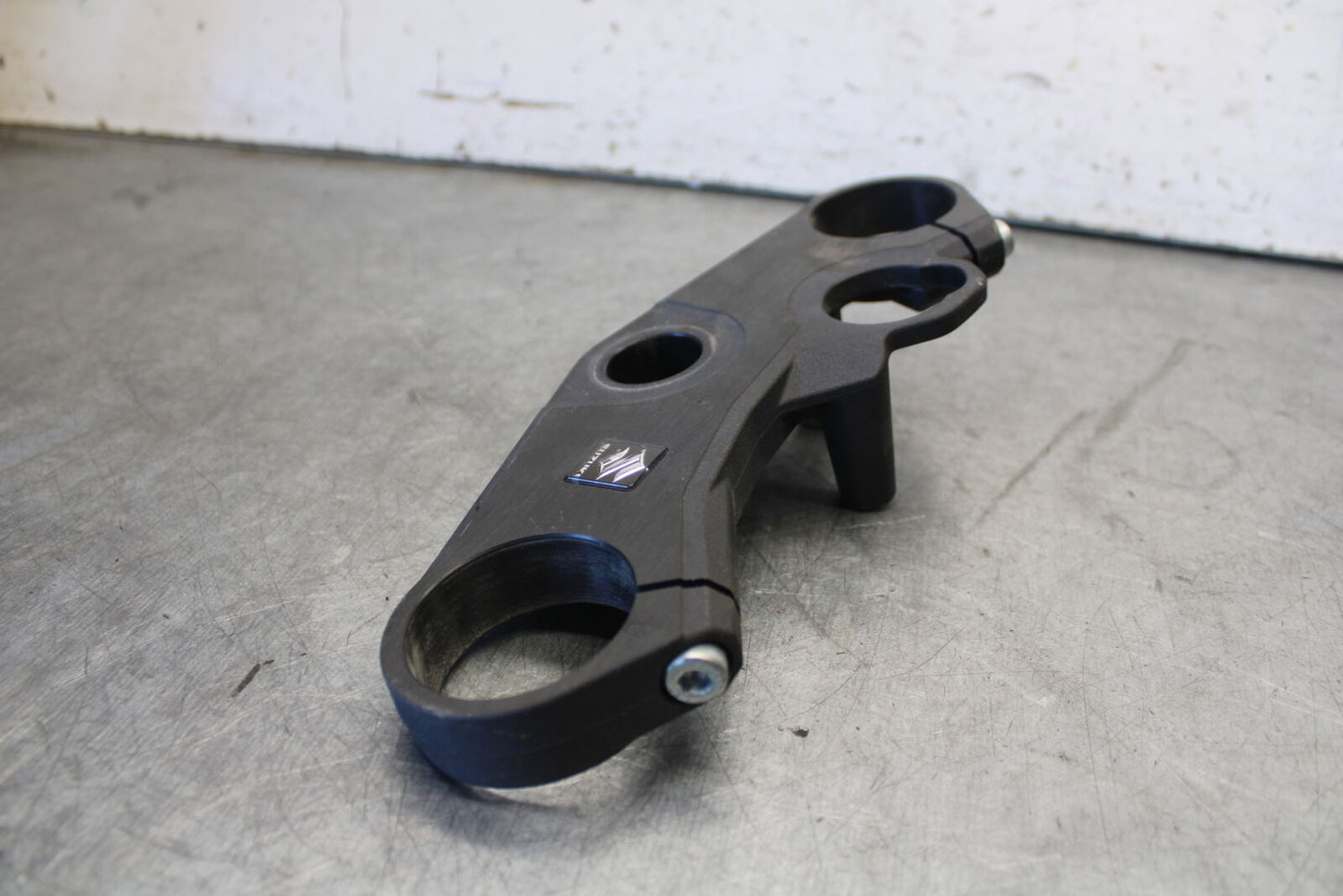11-24 SUZUKI GSXR750 FORKS UPPER TRIPLE TREE CLAMP BB687