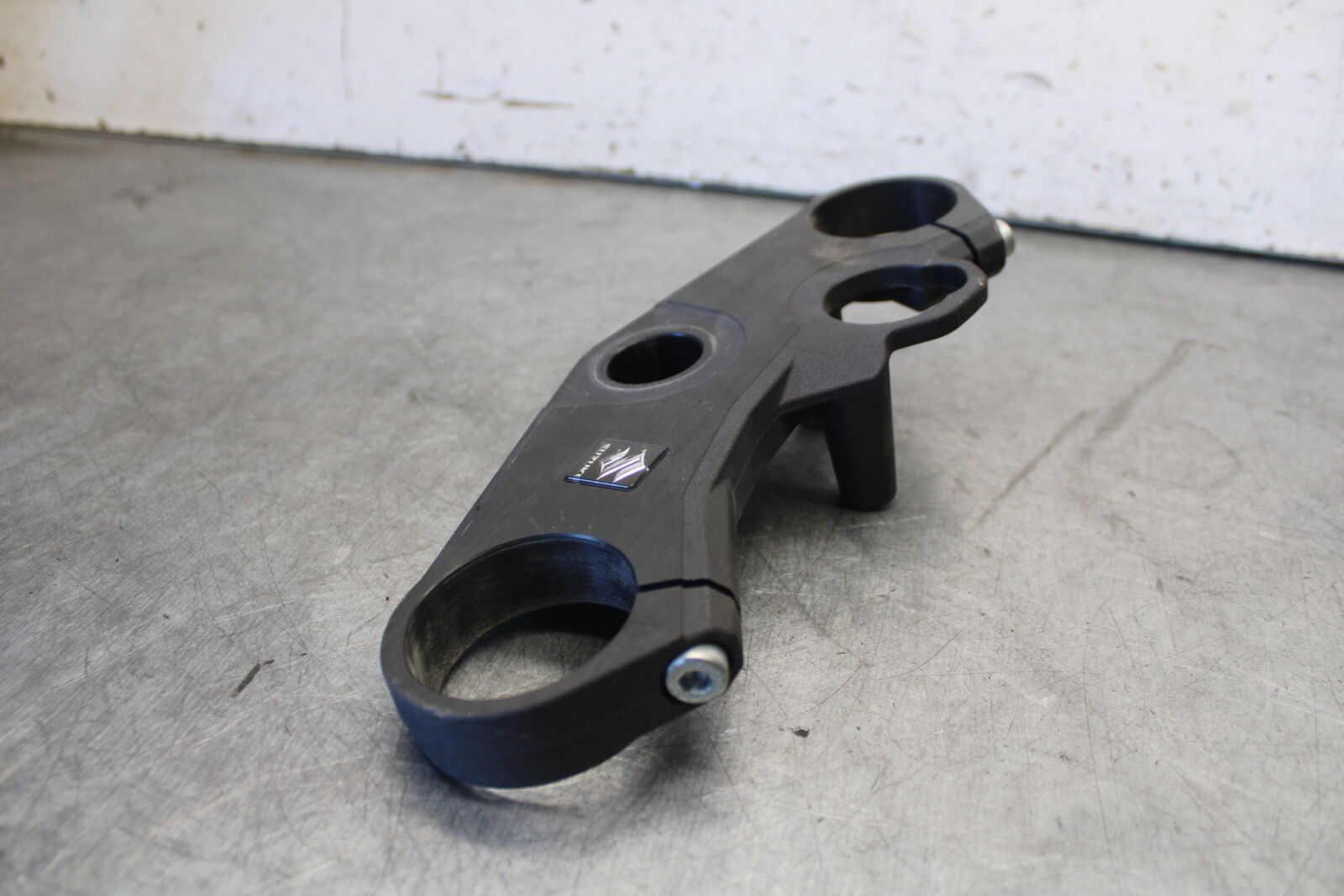 11-24 SUZUKI GSXR750 FORKS UPPER TRIPLE TREE CLAMP BB687