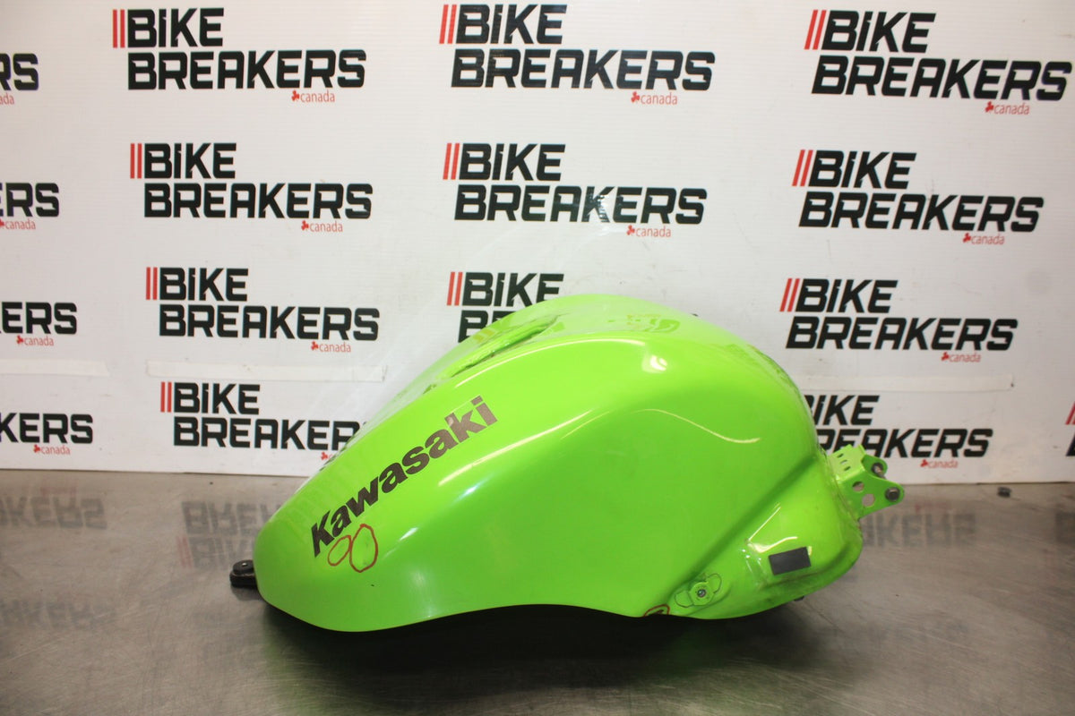 04-05 KAWASAKI NINJA ZX10R GAS TANK FUEL CELL PETROL RESERVOIR BB931