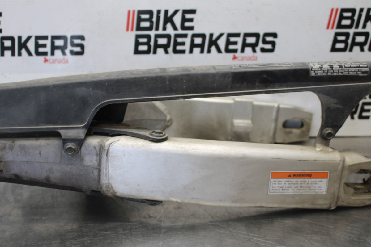 98-05 HONDA SUPER HAWK 1000 VTR1000F REAR SWINGARM SUSPENSION SWING ARM BB924