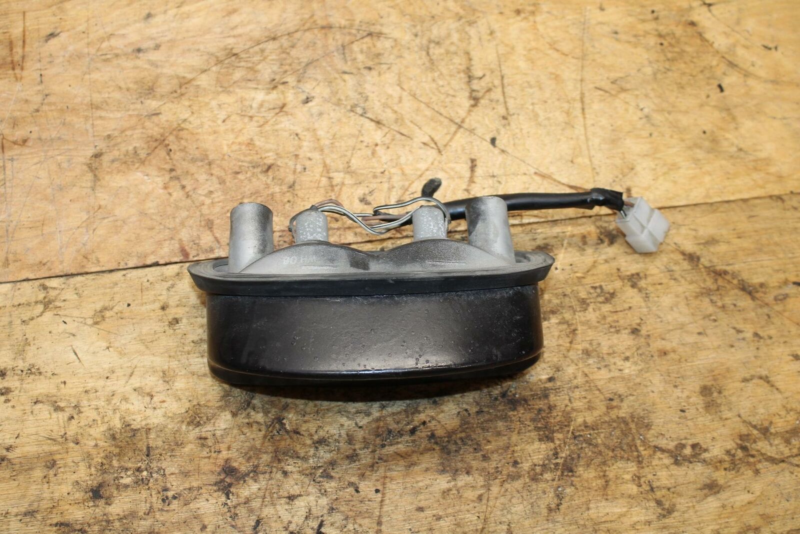 04-09 SUZUKI GS500F REAR TAIL TAILLIGHT BACK BRAKE LIGHT BB335