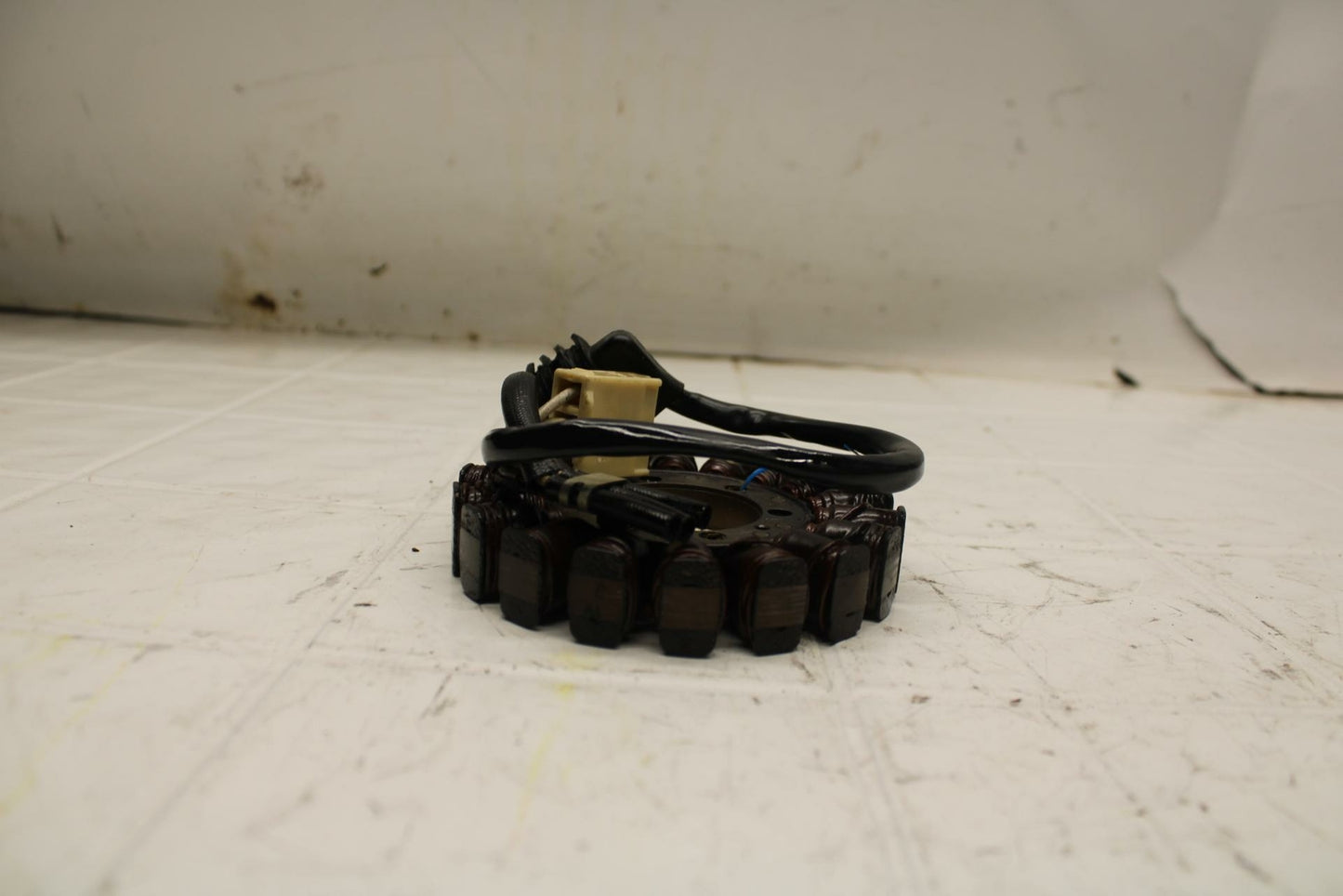 07 YAMAHA YZF R6 STATOR GENERATOR ALTERNATOR MAGNETO 2C0-81410-00-00 BB284 B