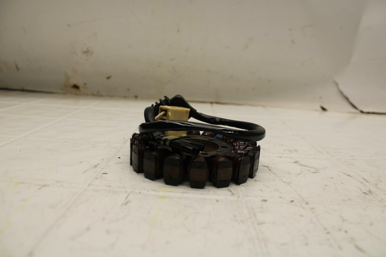 07 YAMAHA YZF R6 STATOR GENERATOR ALTERNATOR MAGNETO 2C0-81410-00-00 BB284 B