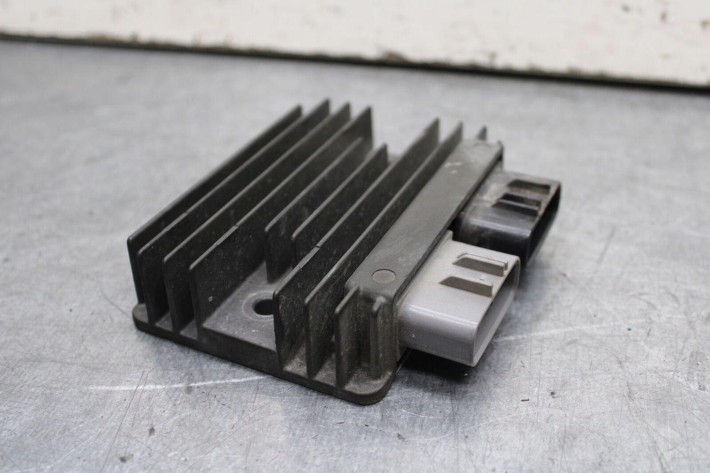 16 KAWASAKI NINJA ZX10R RECTIFIER VOLTAGE REGULATOR 21066-0748  BB650