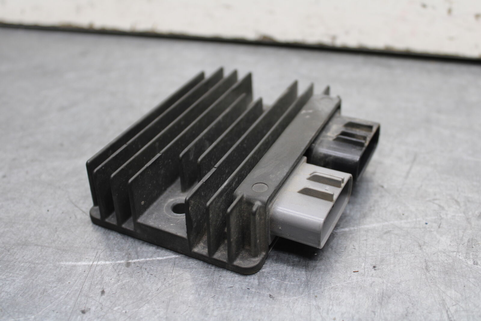 16 KAWASAKI NINJA ZX10R RECTIFIER VOLTAGE REGULATOR 21066-0748  BB650