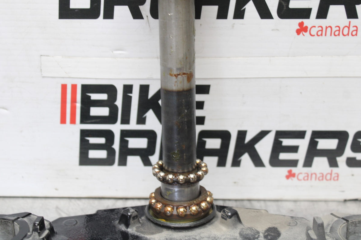 05-09 SUZUKI BOULEVARD C90 FRONT FORKS CLAMP LOWER TRIPLE TREE STEM BB918