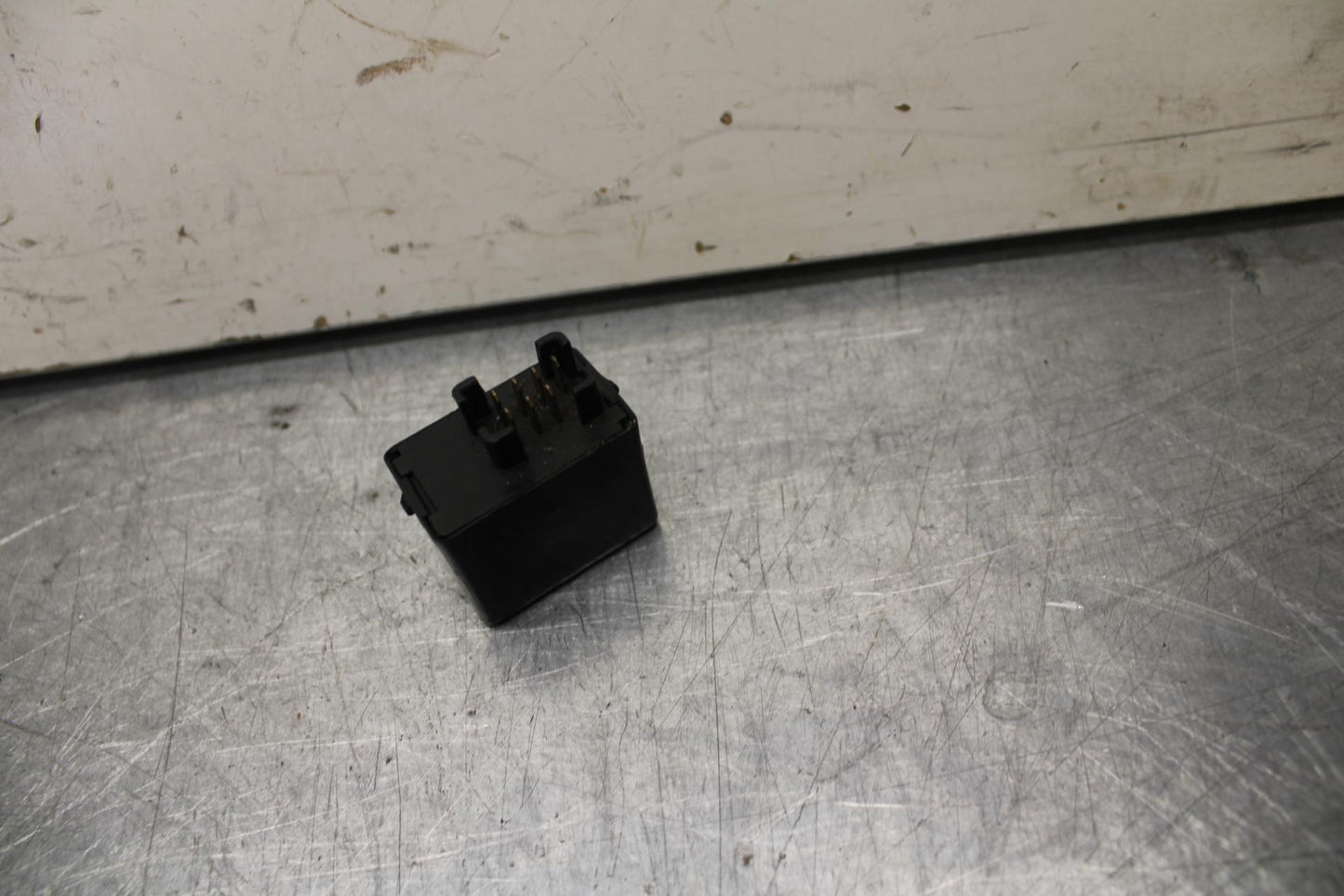 01 SUZUKI GSXR1000 TURN SIGNAL BLINKER RELAY FLASHER SWITCH 38610-03F00 BB100