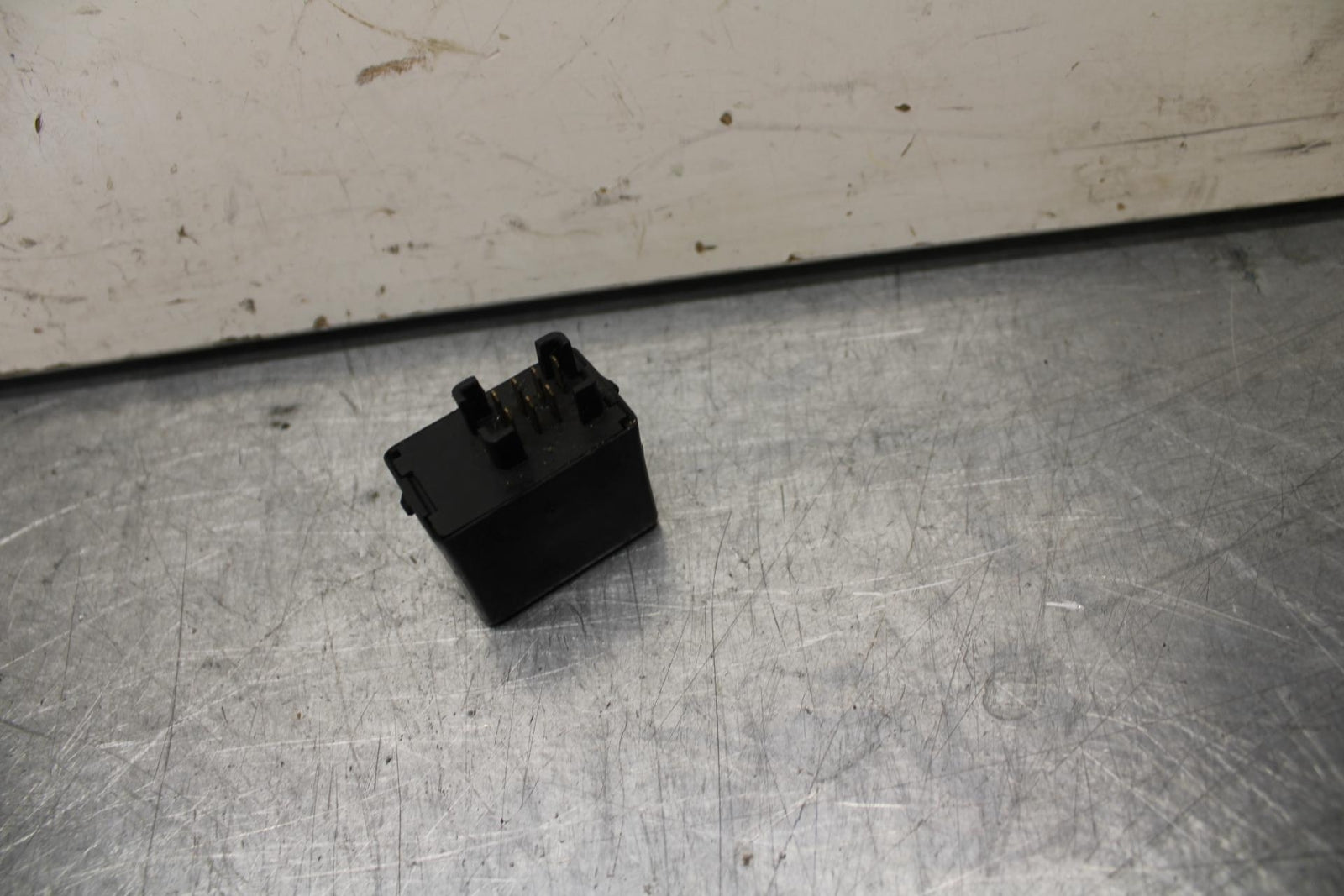 01 SUZUKI GSXR1000 TURN SIGNAL BLINKER RELAY FLASHER SWITCH 38610-03F00 BB100