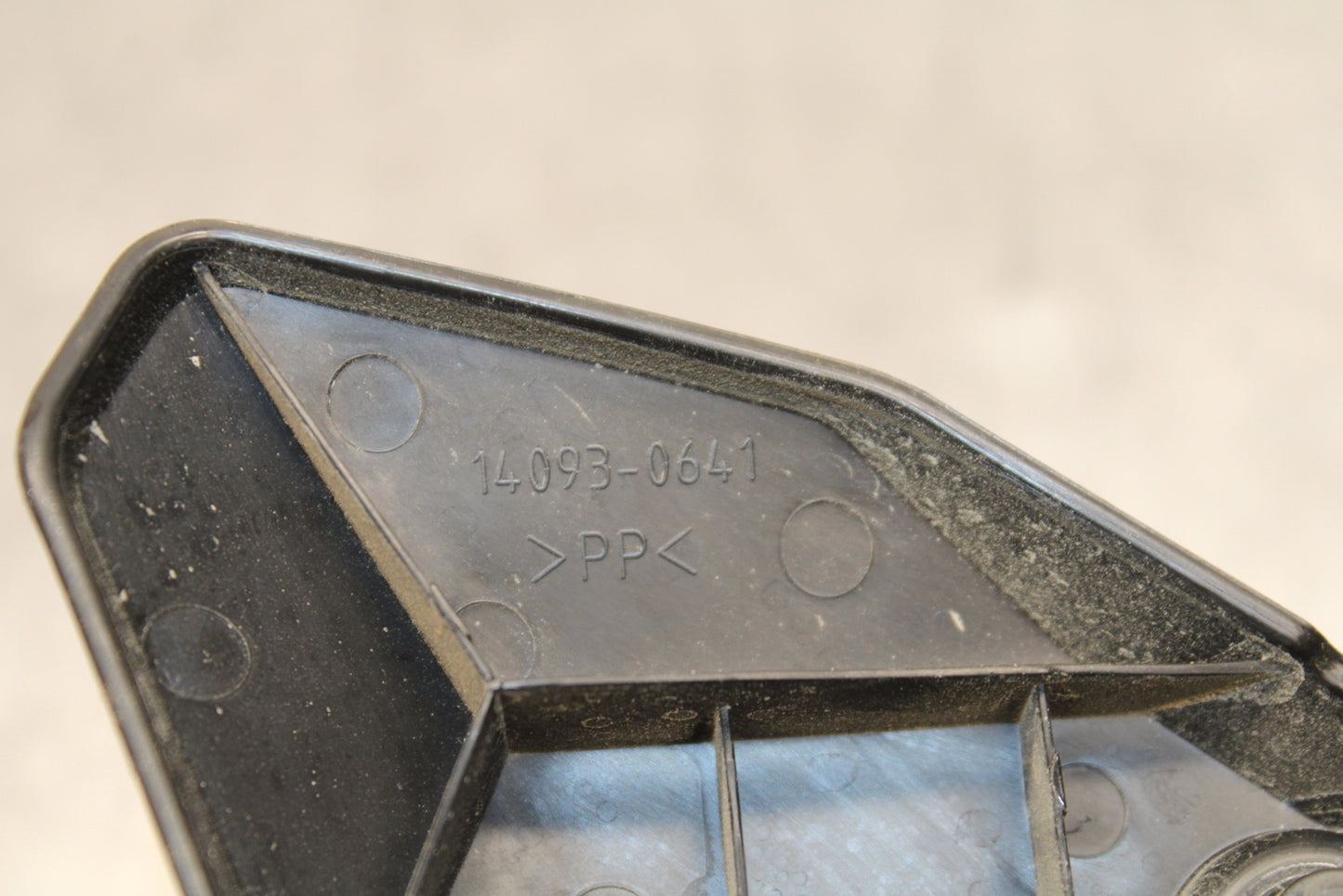 24 KAWASAKI NINJA 500 ABS RIGHT FRAME/ REARSET SIDE COVER COWL PANEL TRIM BB730