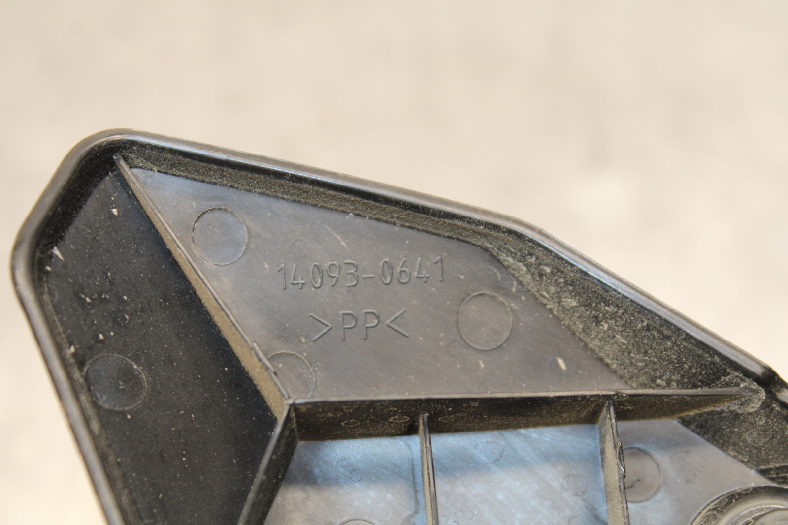 24 KAWASAKI NINJA 500 ABS RIGHT FRAME/ REARSET SIDE COVER COWL PANEL TRIM BB730