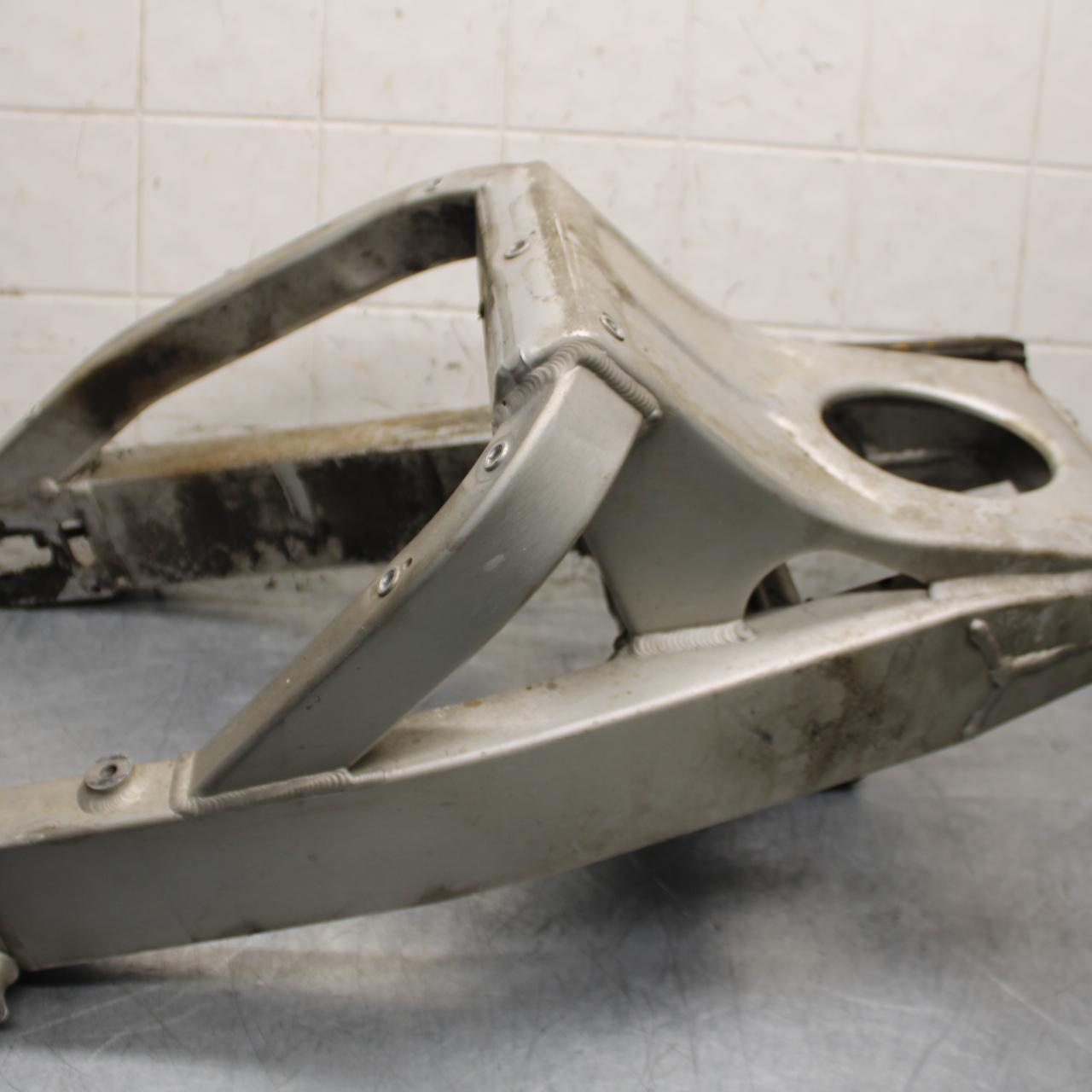 2000 Yamaha YZF R6 REAR SWINGARM BACK SUSPENSION 5EB-22110-01-00 BB558