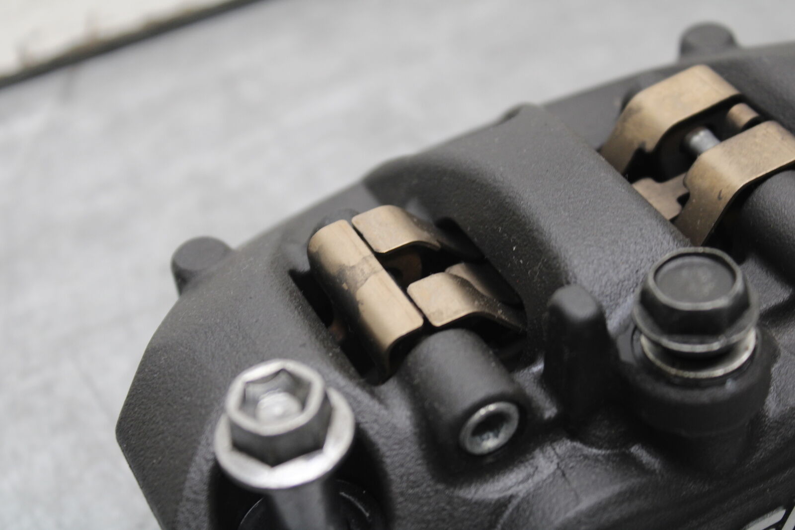 13-18 KAWASAKI NINJA ZX6R RIGHT LEFT FRONT BRAKE CALIPER SET PAIR CALIPERS BB666